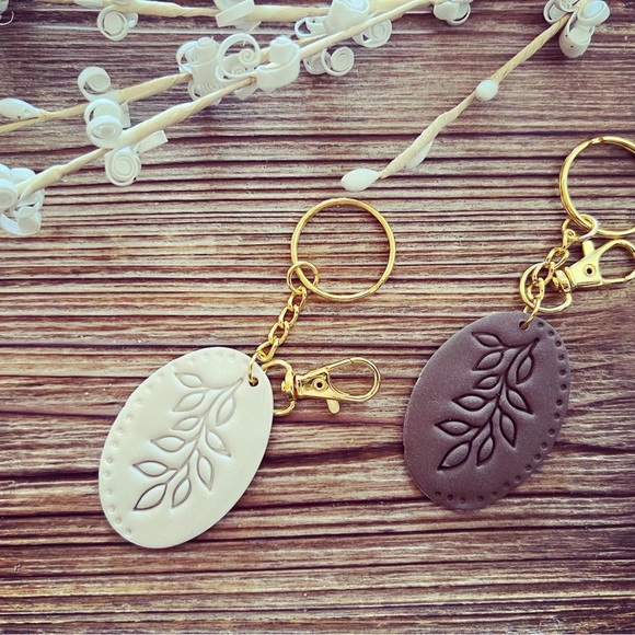 Custom made and personalized polymer clay keychains - Picture 2 of 4
